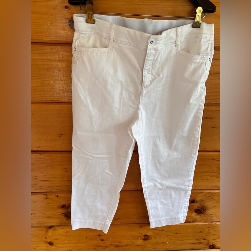 Khakis & Company cropped Stretchy Capri White Womens Pants 12